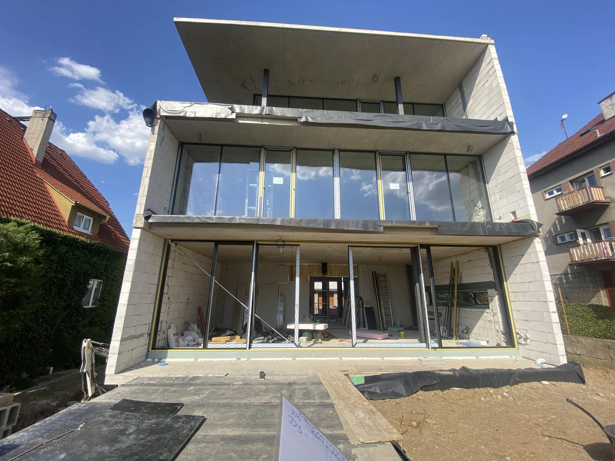 Vila Nový Jičín — pohled na prosklenou fasádu